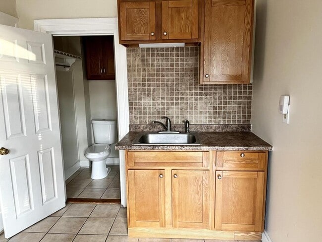 Photo - 1104 Barrett St