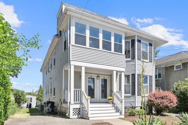 Building Photo - 52 Beechwood Ave Unit 2