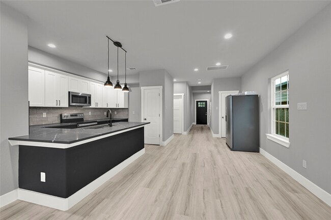 Photo - 7415 Hezekiah Ln