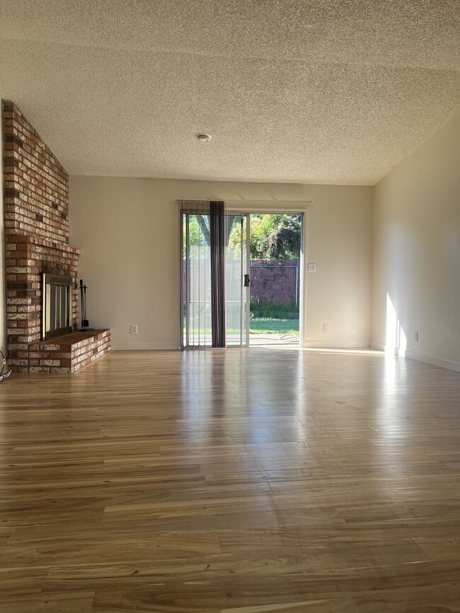 Photo - 800 Andrew Dr