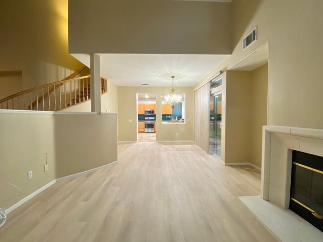 Photo - Spacious 3 Bed 2.5 Bath with a loft Ventura home