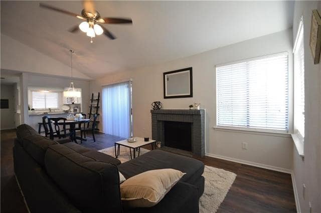 Photo - 518 Hunters Glen St