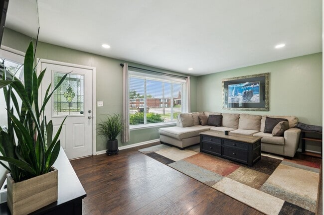 Photo - Excellent 3 Bedroom 2 Bath Home Minutes fr...