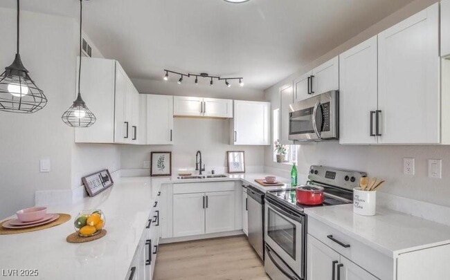 Building Photo - 2033 Hassell Ave