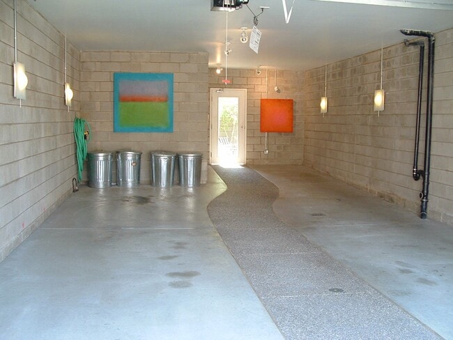 Photo - 1819 Sarah St