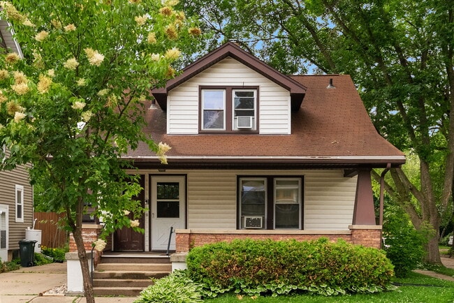 Front of House - 21 Farwell St