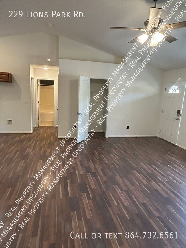 Photo - 229 Lions Park Rd