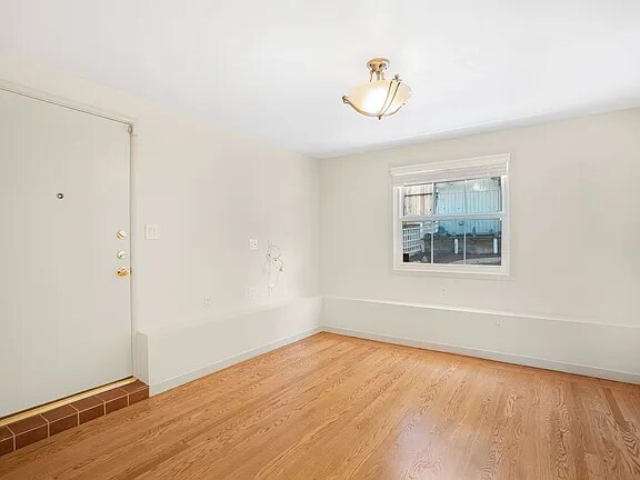 Photo - 85 Stratford Dr