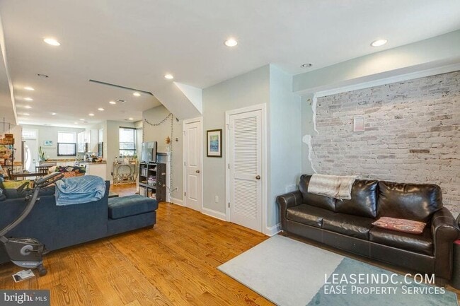 Photo - 604 Harvard St NW Unit #A