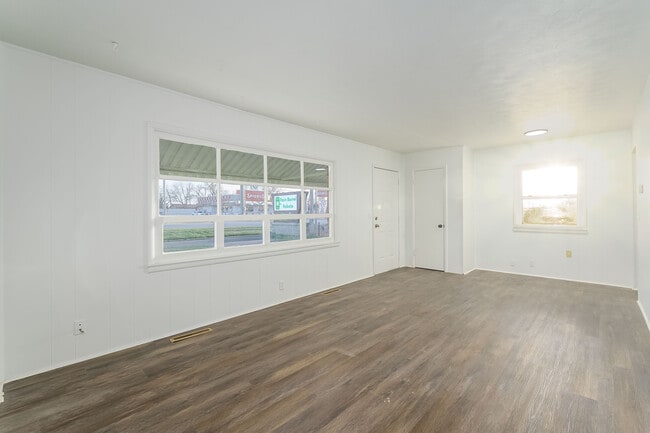 Photo - 1036 East 61st St N