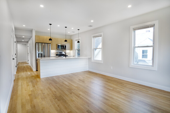 Photo - 7 Wenham St Apartments Unit #1