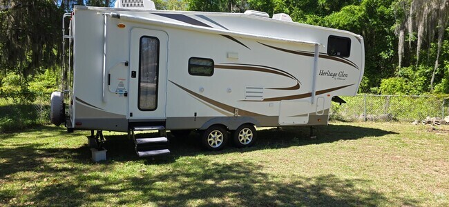Building Photo - 1 Bed 1 Bath camper Rental