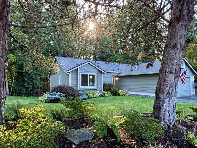 Building Photo - Lovely 3 bedroom Poulsbo rambler now avail...