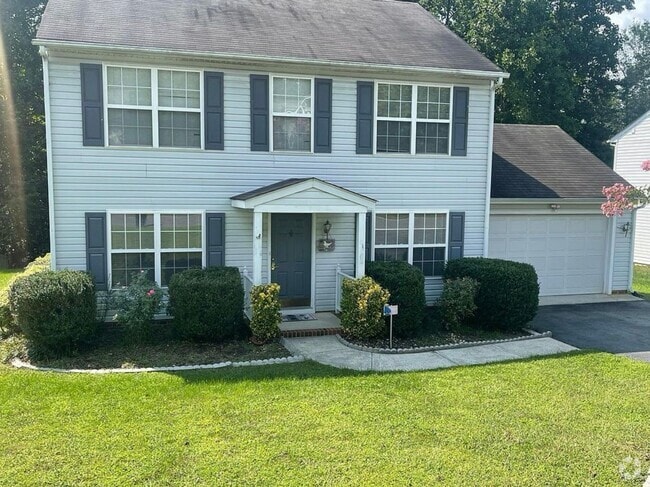 Building Photo - Beautiful two story home in the Ashbrook C...