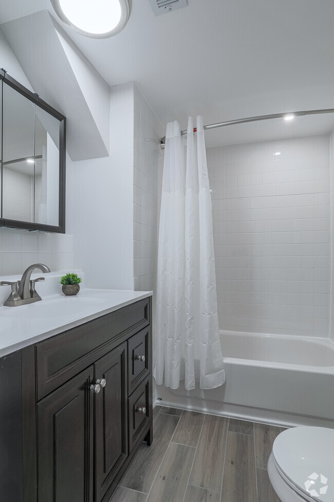 3 BR, 1.5 Bath - Bathroom