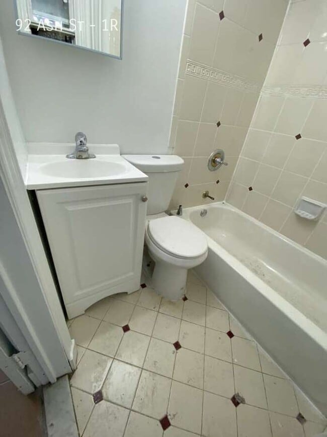 Building Photo - 92 Ash St Unit 1R