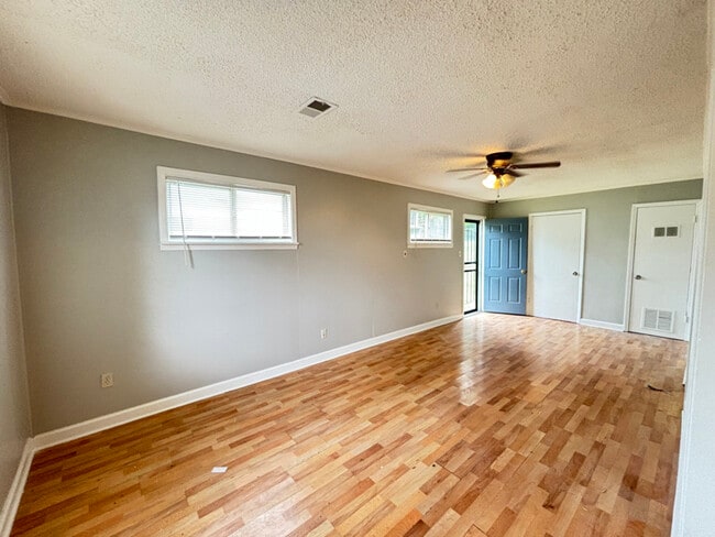 Photo - 3932 Dearborn St