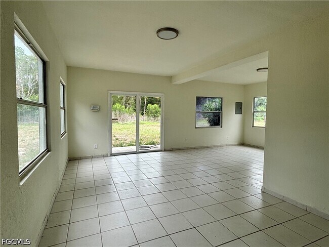 Photo - 2150 Panama Ave