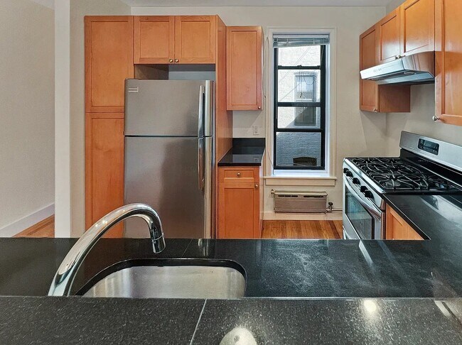 Photo - 455 Park Pl Unidad 2B