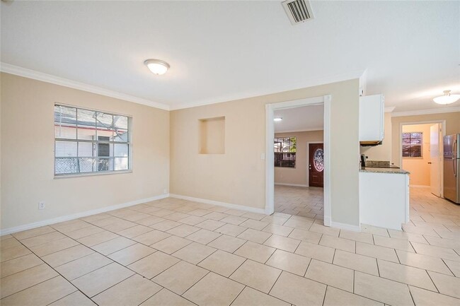 Photo - 908 Van Lieu St