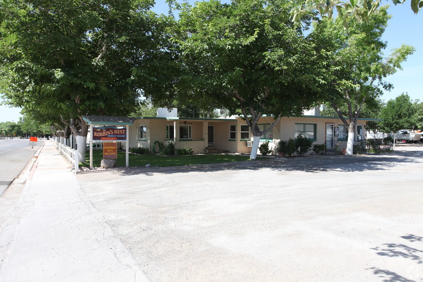 Robbin's Nest Mhc - Robbin's Nest Mhc Apartments