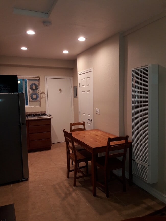 Photo - 7008 Dennison St