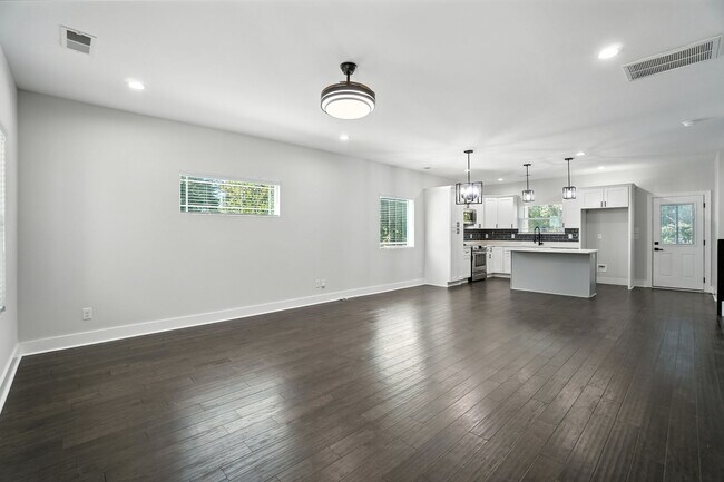 Photo - (MOVE IN SPECIAL!) Modern 3-Bedroom Home w...