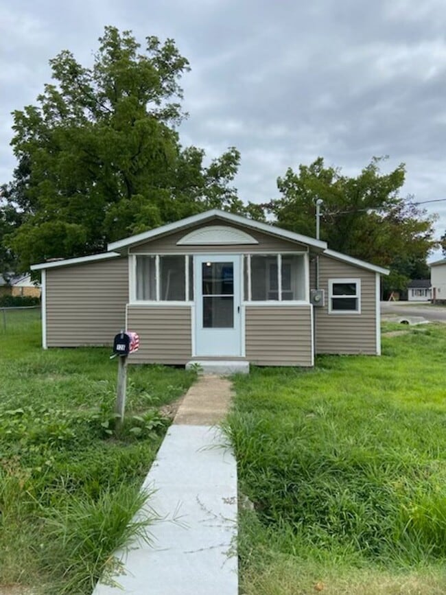 Building Photo - 1 bedroom home for lease in Poplar Bluff