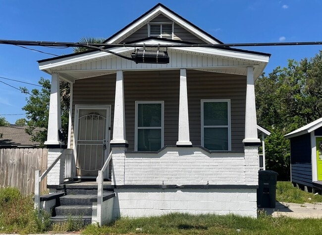 Building Photo - 1112 E Bolton St