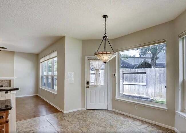 Photo - 1427 Roundleaf Ct