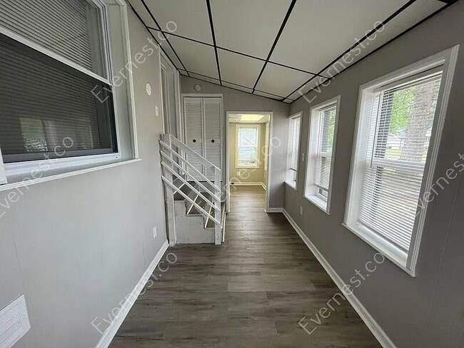 Photo - 9101 Hugh St