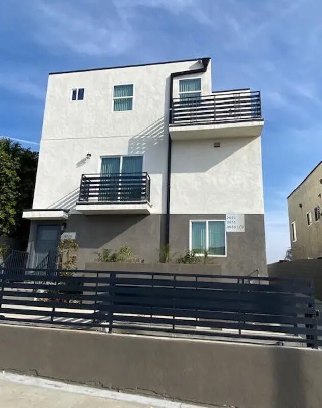 Photo - 2853 Cincinnati St