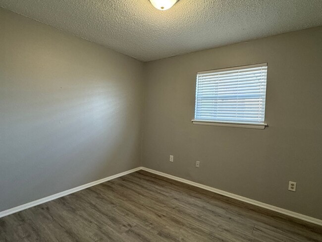 Photo - 4625 SW I Ave