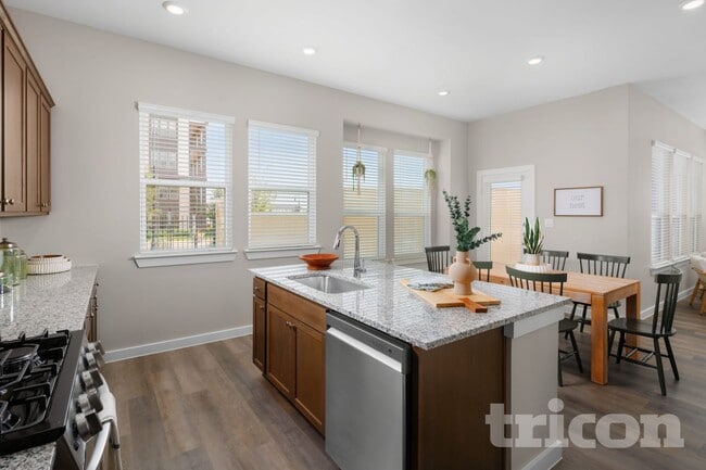 Photo - 718 Lacewing Dr