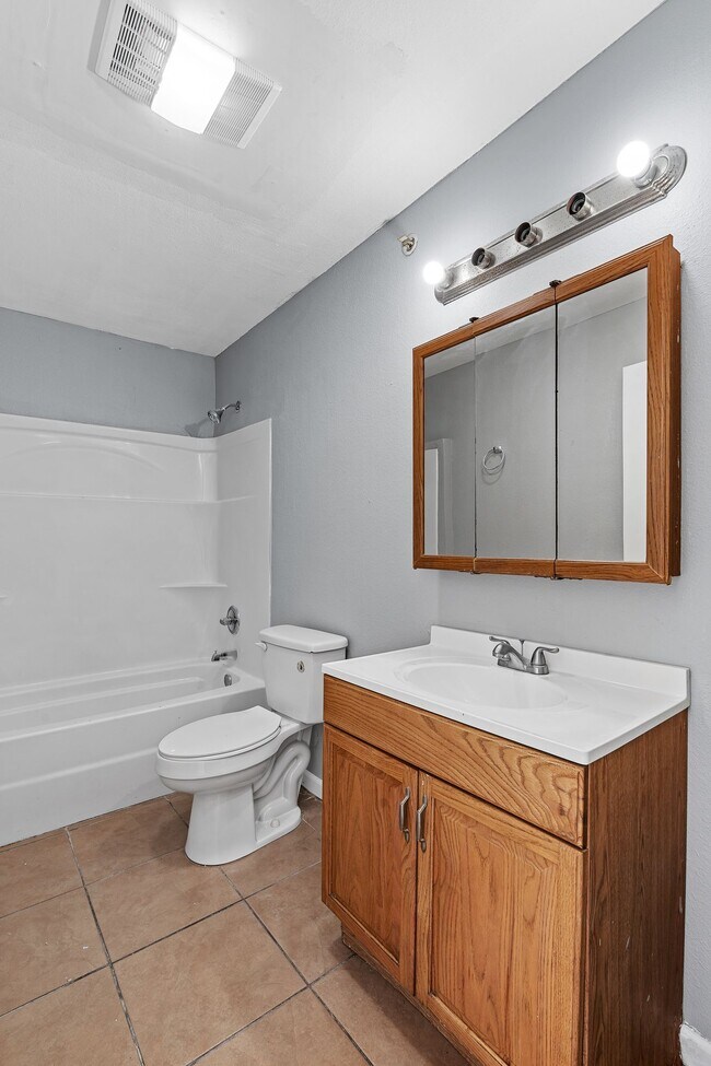 Photo - 1820 E Texas St