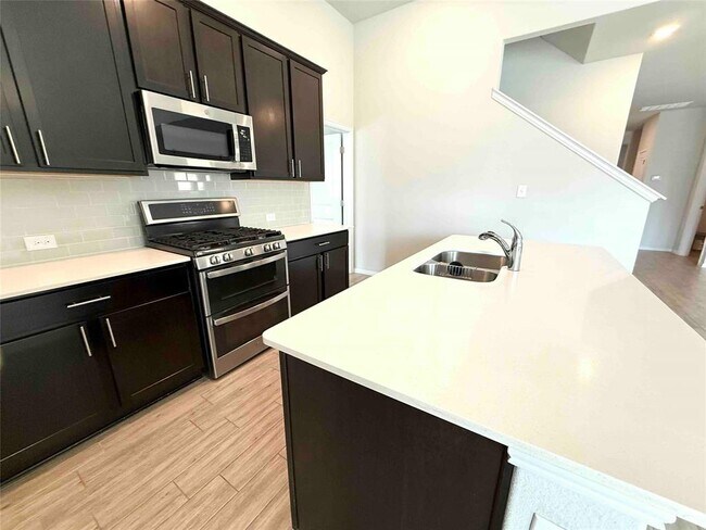 Photo - 301 Bright Star Ln