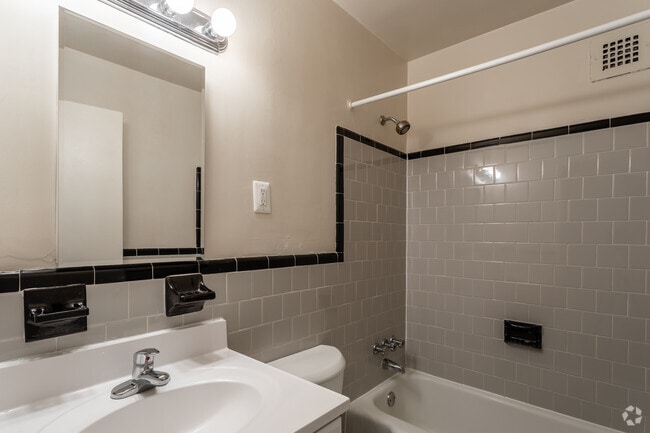 3BR, 1BA - 1222SF