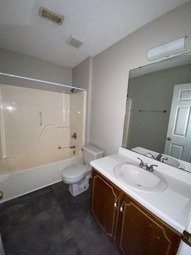 Photo - 203 Tarver St SE