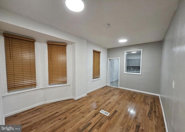 Photo - 634 W Tioga St