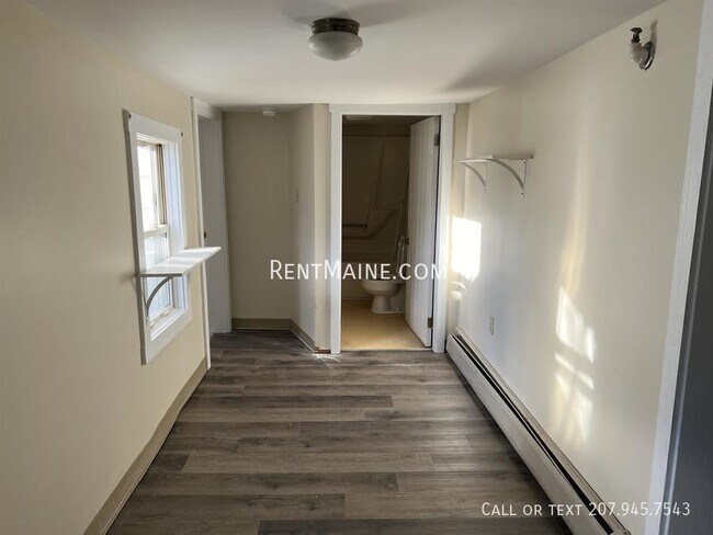 Photo - 2412 Western Ave Unidad R