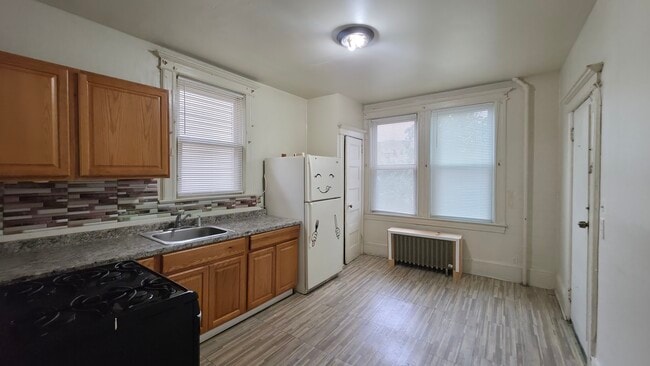 Building Photo - 19 Delaware Ave Unit 2