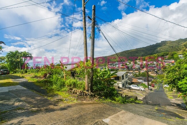 Photo - 3 bdrm/ 1 bath home for rent in Kalihi Uka