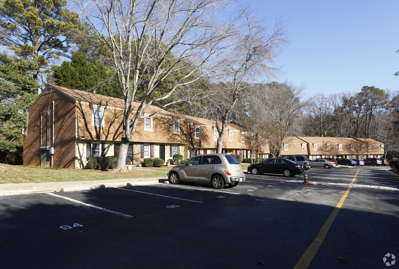 Photo - Dutch Village Apartments