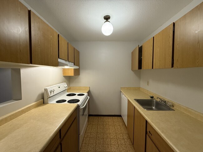 Photo - 45744-45744 Spadina Ave