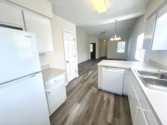 Photo - 105 White Ash Ln