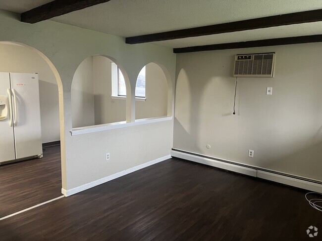 Building Photo - 194 Mead St Rental