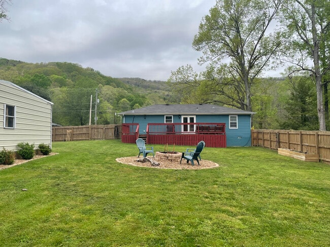 Photo - 404 Isbill Rd