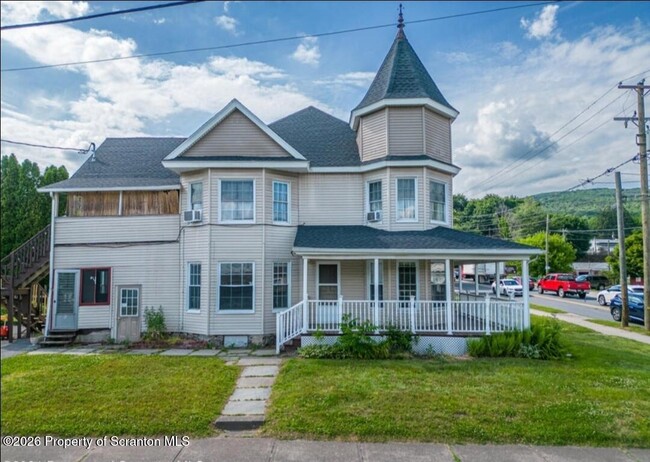 Photo - 452 W 8th St