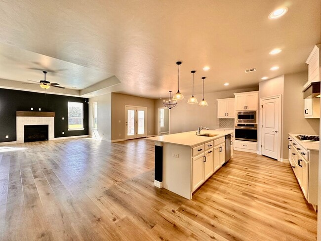 Photo - Spacious 3-Bedroom Home with Large Pool in...