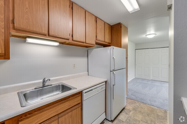 2 BR, 2 BA, 500 SF